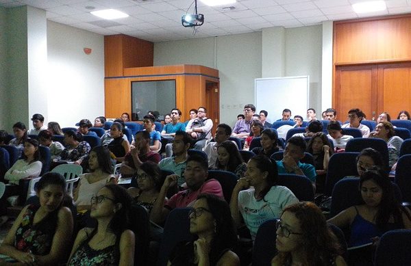 Estudiantes-Universidad-de-Guayaquil-(1)
