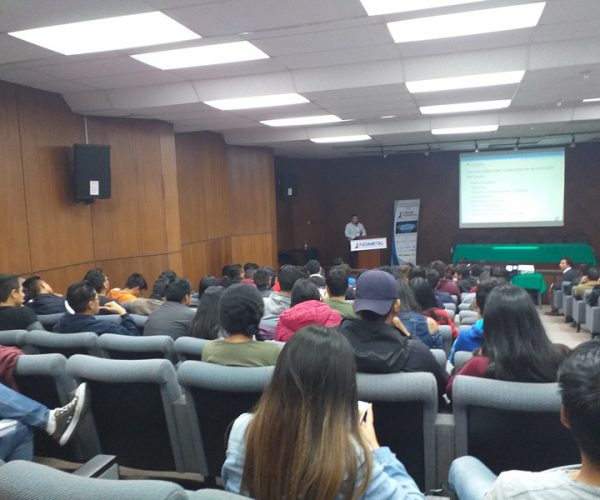 Estudiantes-de-Ingeniería-Civil-Universidad-Central-del-Ecuador-(1)