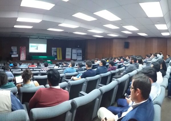 Estudiantes-de-Ingeniería-Civil-Universidad-Central-del-Ecuador-(2)